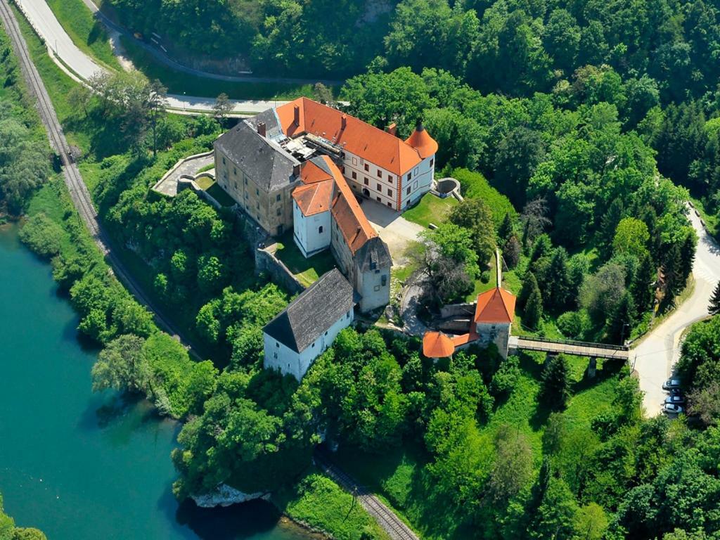 Apartman Ferenac Ozalj Buitenkant foto